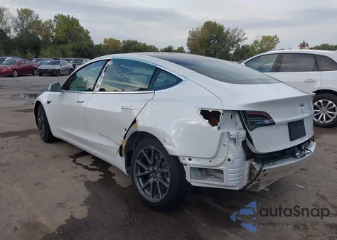 2019 Tesla Model 3 Long Range/Mid Range/Standard Range/Standard Range Plus z USA, uszkodzony, nr VIN 5YJ3E1EAXKF416664